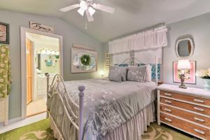 Smoky Mtn Cottage on Creek with Lanai and Forest Views