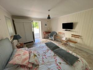 B&B / Chambres d'hotes Le logis de Lasteyrie : photos des chambres