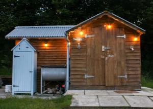 2 Bed Pod Cabin-Sleeps 2-Pets-Garden-Mtn View