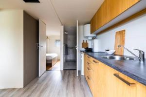 Buiten Huisje aan de Vaart 1