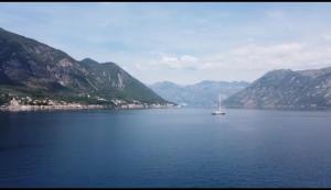 lovely apartment on the sea shore, with a view and free Wi-Fi