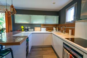 The Maryalice charming little house next to the beach!