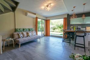 The Maryalice charming little house next to the beach!