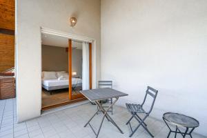 The Maryalice charming little house next to the beach!