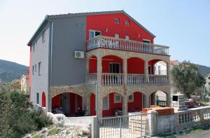 Apartments with a parking space Vinisce, Trogir - 4886