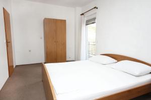 Apartments by the sea Marina, Trogir - 4850