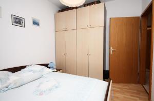 Apartments with a parking space Podstrana, Split - 4894