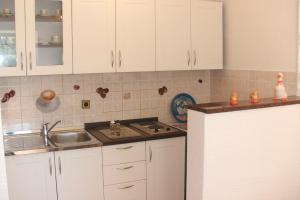 Apartments with a parking space Podstrana, Split - 4894