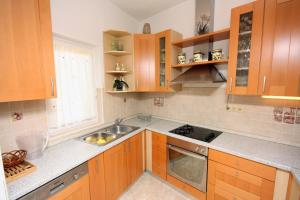 Apartments by the sea Barbat, Rab - 5005