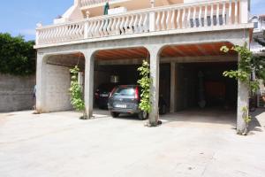 Apartments with a parking space Barbat, Rab - 5002