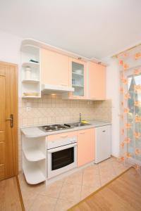 Apartments with a parking space Barbat, Rab - 5002