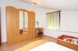 Apartments with parking space Supetarska Draga - Donja, Rab - 5060