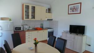 Apartments with parking space Supetarska Draga - Donja, Rab - 5060