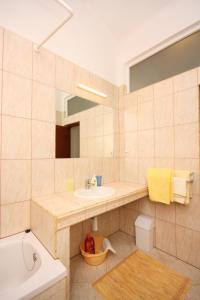 Apartments with parking space Supetarska Draga - Donja, Rab - 5060