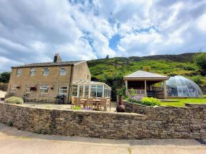 Long Ing Farm, Holmfirth