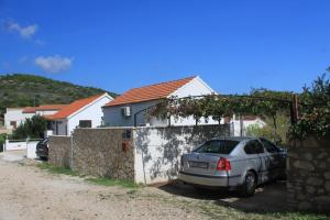 Apartments with a parking space Rukavac, Vis - 8848