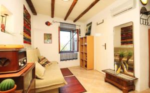 Family friendly house with a swimming pool Talez, Vis - 8850