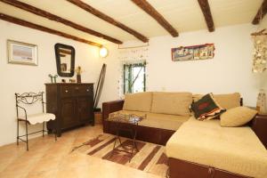 Family friendly house with a swimming pool Talez, Vis - 8850
