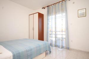 Apartments with a parking space Rukavac, Vis - 8849