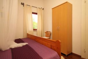 Apartments with parking space Rukavac, Vis - 8489