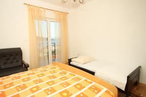 Apartments by the sea Necujam, Solta - 8647