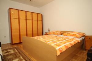 Apartments by the sea Necujam, Solta - 8647