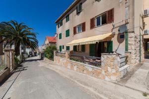 Apartments by the sea Komiza, Vis - 8860