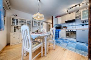 Apartments by the sea Komiza, Vis - 8860