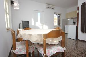 Apartments by the sea Vis - 8534