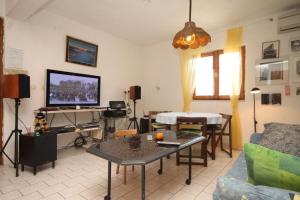 Apartments with a parking space Rukavac, Vis - 8864