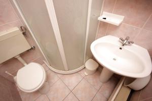 Apartments by the sea Podstrana, Split - 8677