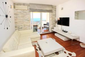 Apartments with a parking space Split - 8681