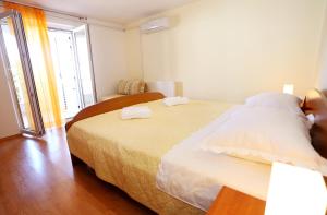 Apartments by the sea Trogir - 8683