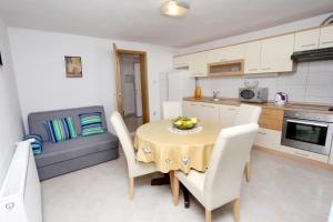 Apartments by the sea Trogir - 8683