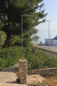 Apartments by the sea Rogac, Solta - 8688