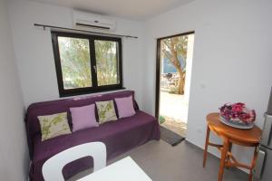 Apartments by the sea Rogac Solta 8688