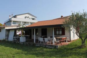 Family friendly apartments with a swimming pool Babici, Umag - 2531