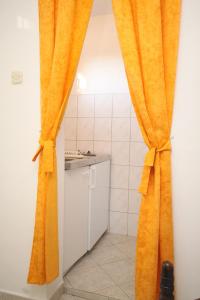 Apartments with a parking space Rukavac, Vis - 8863