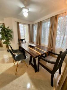 Cozy 3B2Br Centric Location Pool Wifi Van Rental