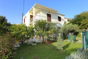 Apartments with parking space Trogir - 10337