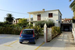 Apartments with a parking space Trogir - 10337