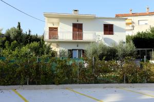 Apartments with a parking space Trogir - 10337