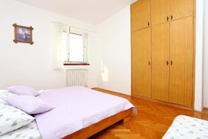 Seaside family friendly house with a swimming pool Seget Vranjica, Trogir - 10336