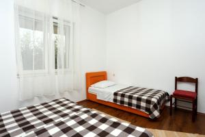 Apartments with parking space Trogir - 10337