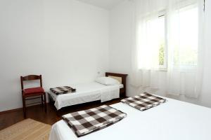 Apartments with parking space Trogir - 10337