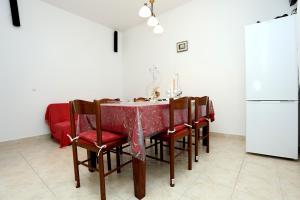 Apartments with parking space Trogir - 10337