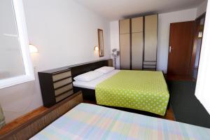 Apartments by the sea Trogir - 10342