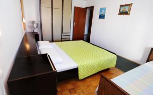 Apartments by the sea Trogir - 10342