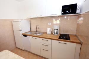 Apartments by the sea Trogir - 10342