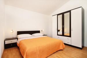 Seaside family friendly house with a swimming pool Poljica, Trogir - 8661